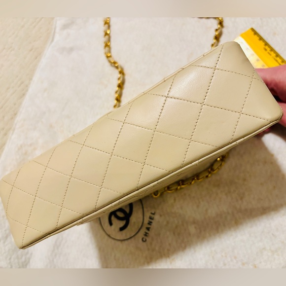 CHANEL Vintage Classic Flap - Picture 8 of 10